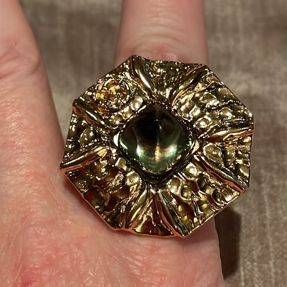 GUCCI Gold & Green Bold Flower Ring Size 7 - Picture 9 of 17